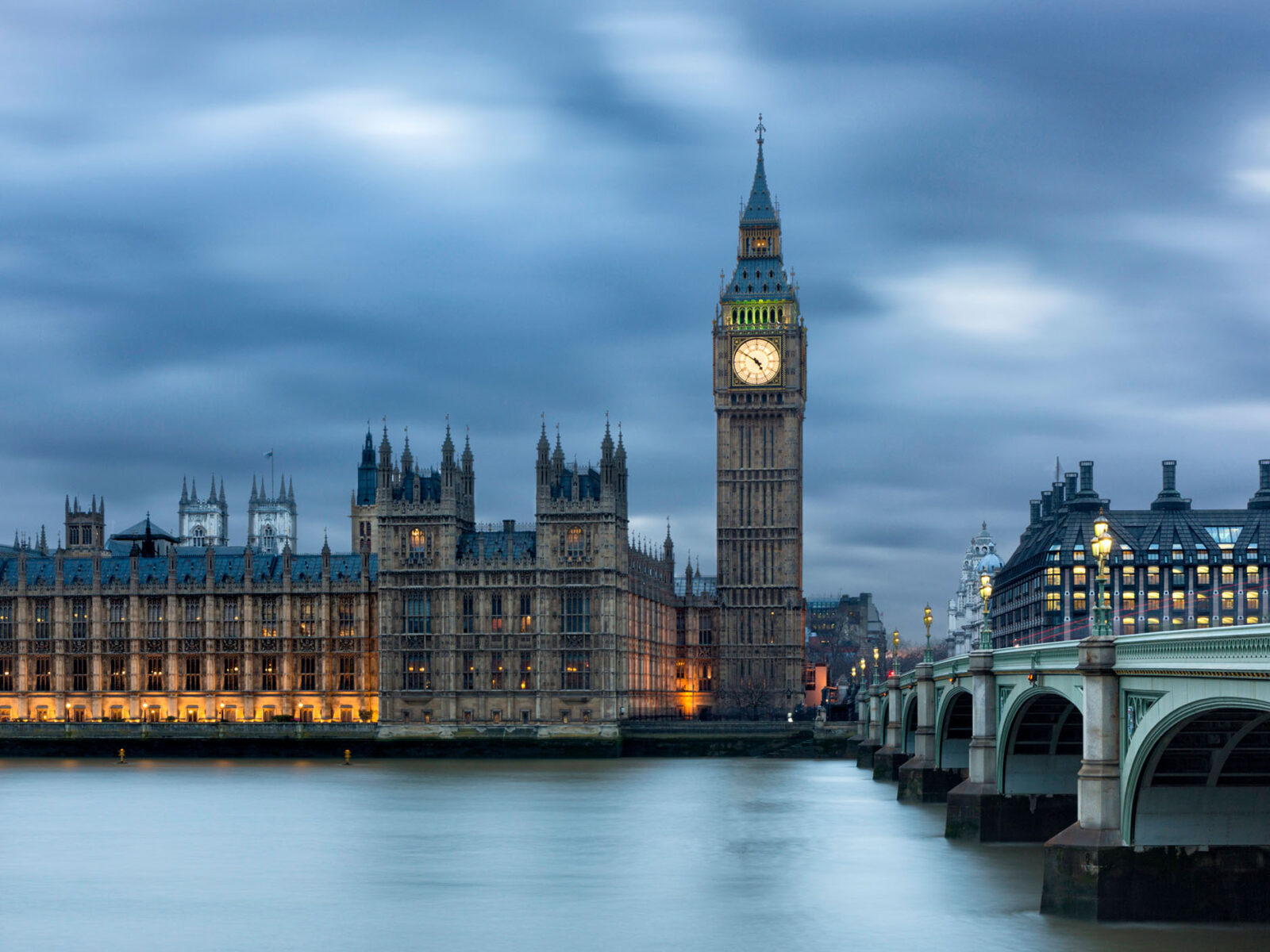 landscape shot of big ben in england on a cloudy day