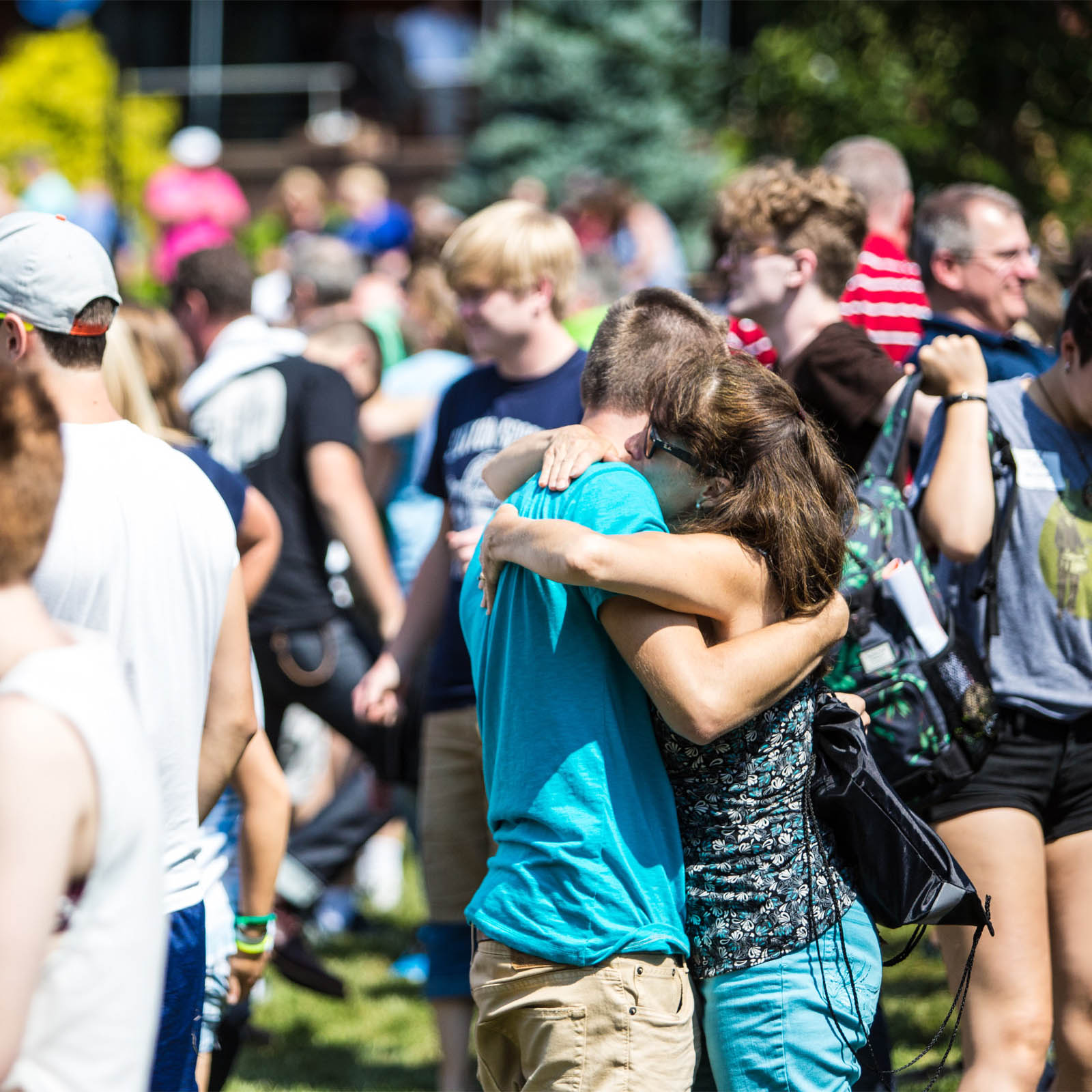 prospective student hugs their parent before starting their adventure at champlain college