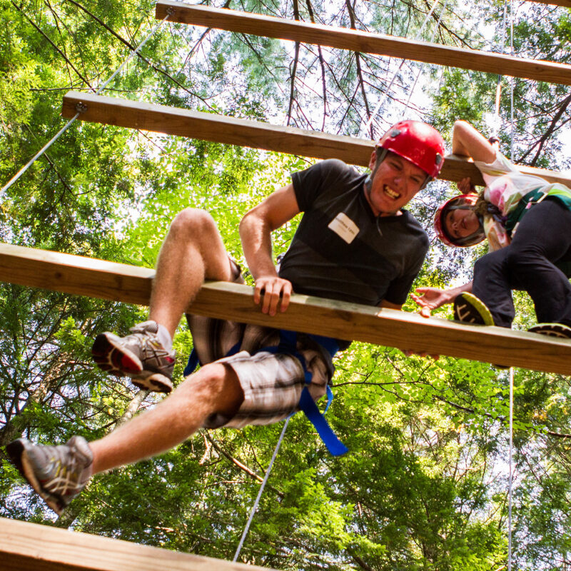 two people on a ropes course