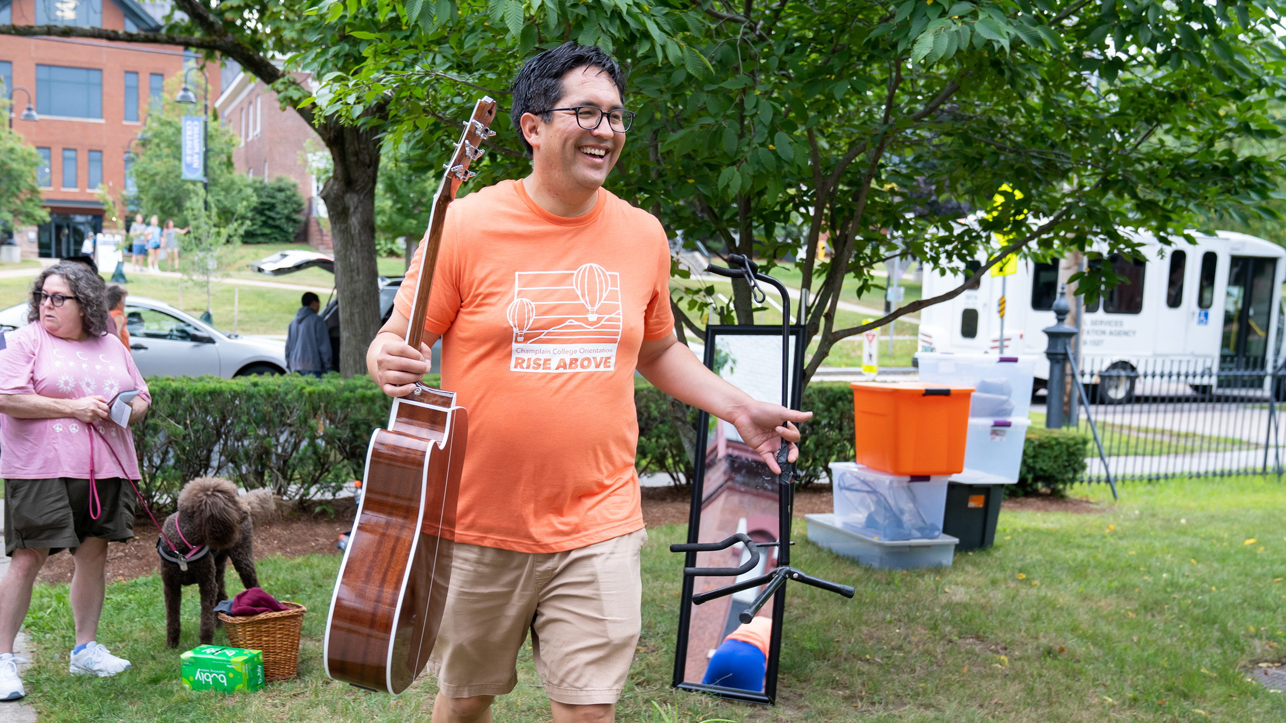 President Hernandez helps on move in day, carries a guitar and guitar stand