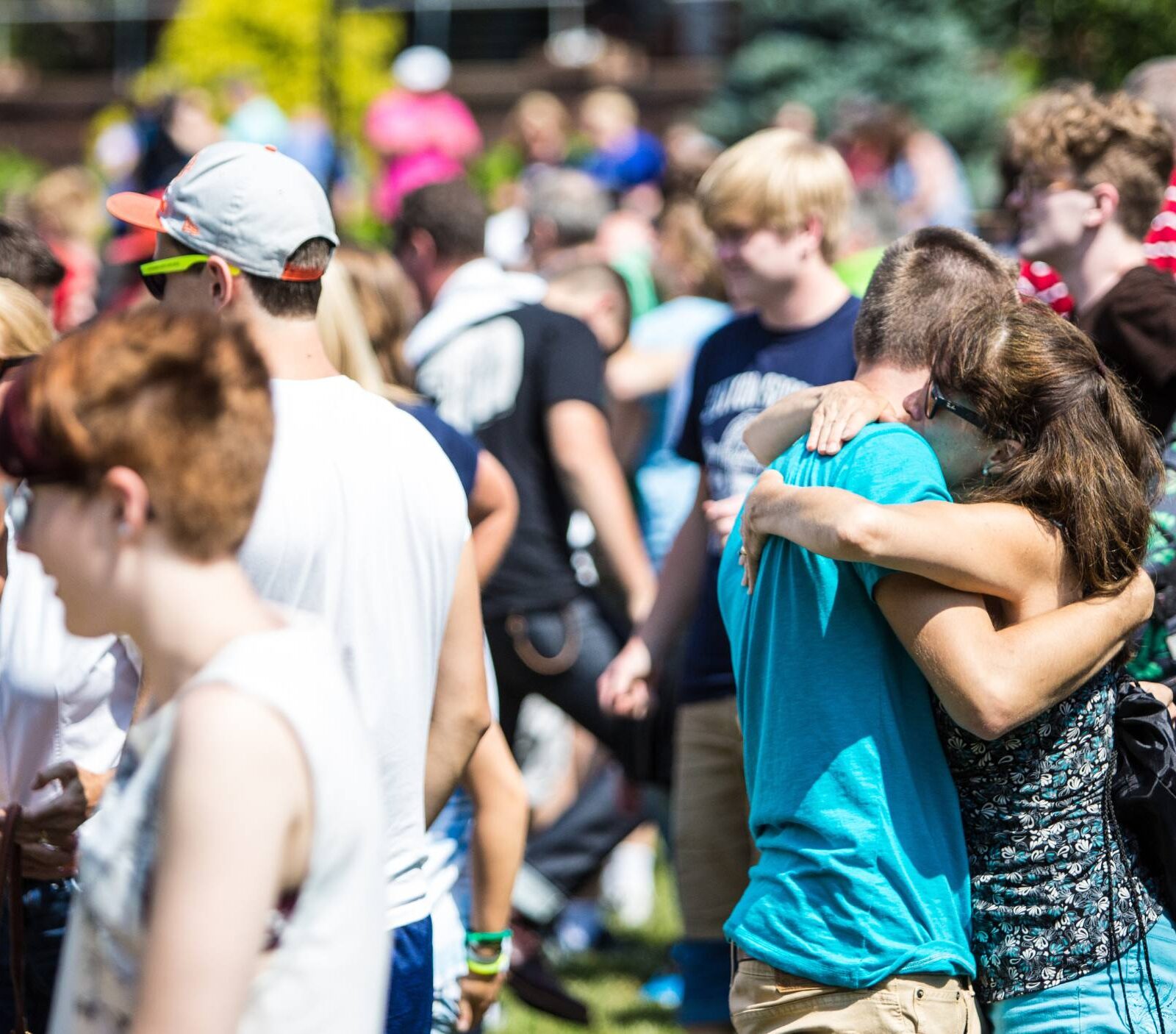families hugging their students in new student orientation