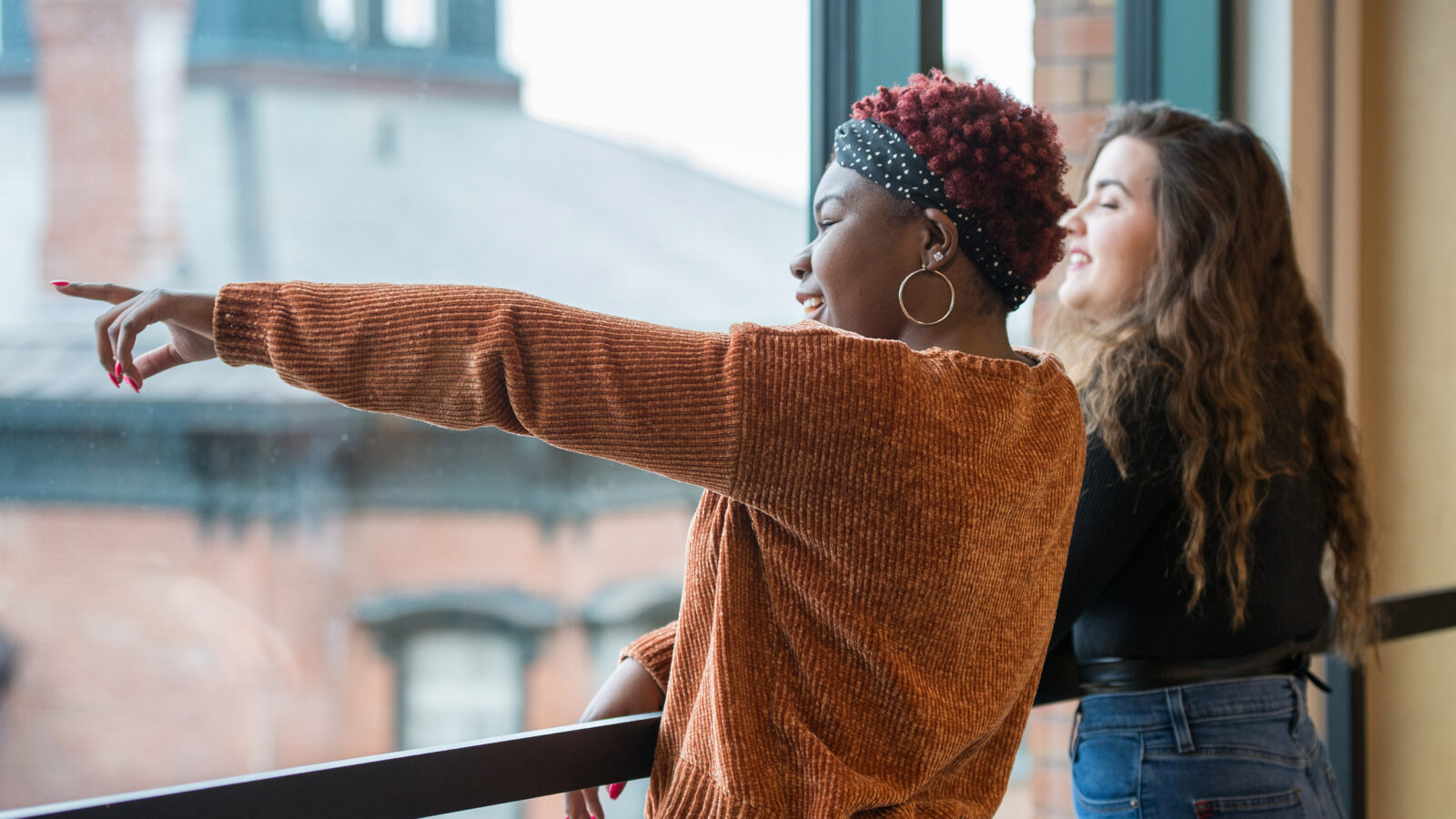 students see something out the window and point to it
