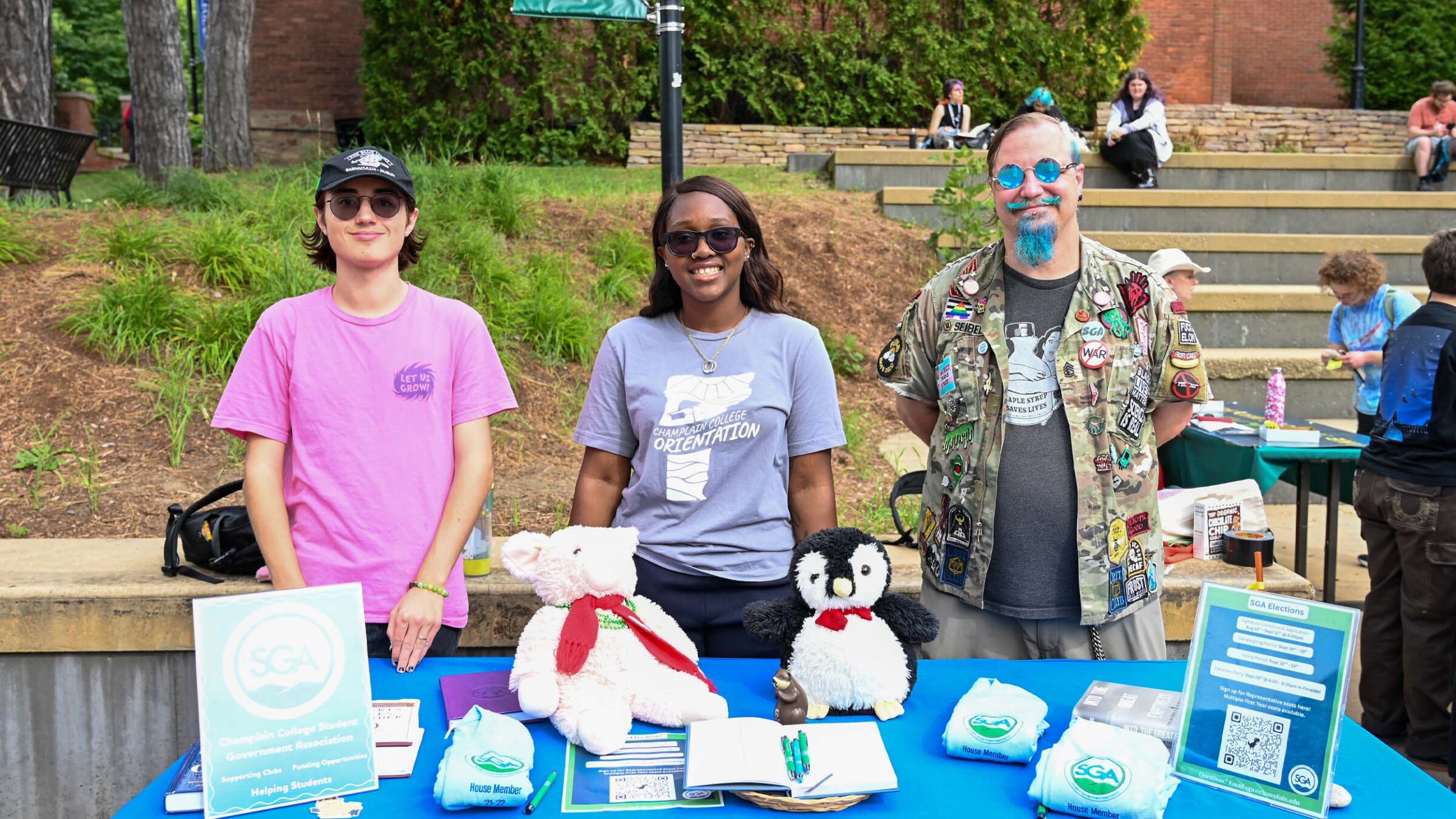 Students at the 2026 Fall activity fair around a table for the Student Government Association